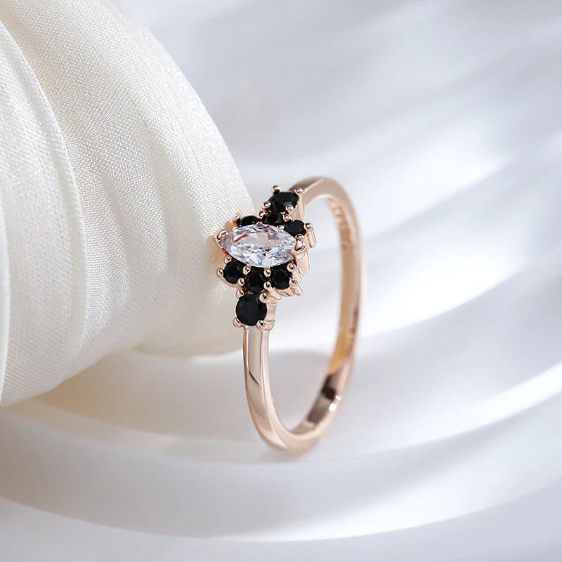 Refined Vintage Black and White Zircon Ring in 585 Rose Gold Finish