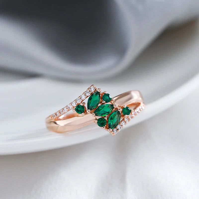 Smart Green Zircon Cocktail Ring in 585 Rose Gold with White Accents