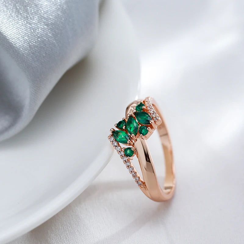 Smart Green Zircon Cocktail Ring in 585 Rose Gold with White Accents