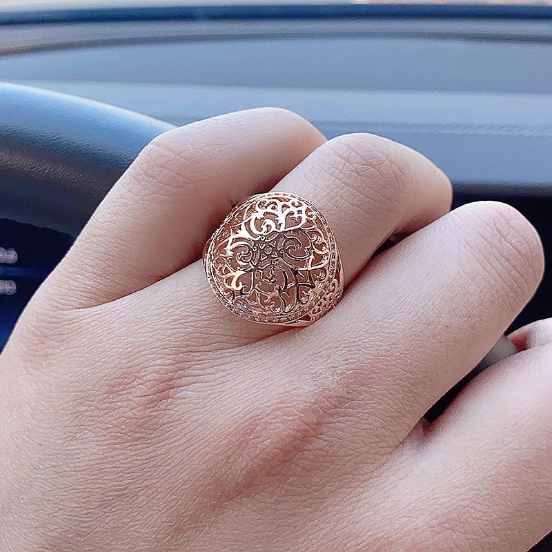 Smart Hollow Flower 585 Rose Gold Cocktail Ring with Natural Zircon Inlay