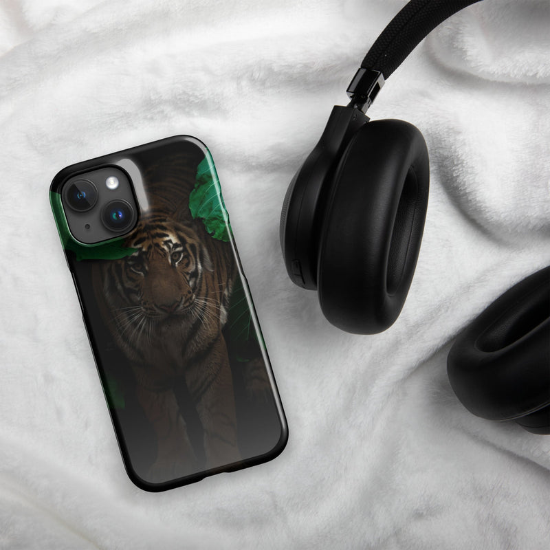 Snap case for iPhone® iPhone 15 Cat in Darkness Design