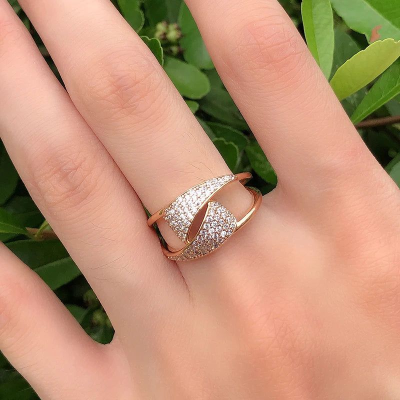 Sophisticated 585 Rose Gold Geometric Ring with Natural Zircon Inlay