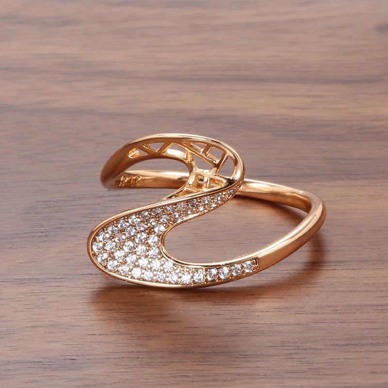 Sophisticated 585 Rose Gold Geometric Wave Cocktail Ring with Natural Zircon