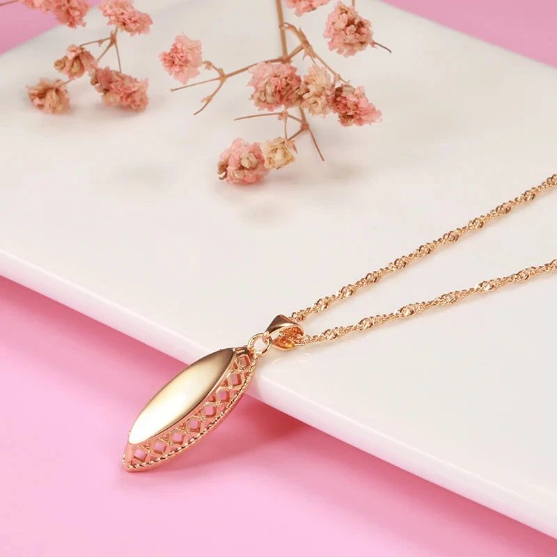 Sophisticated 585 Rose Gold Weaving Rhombus Pendant Necklace