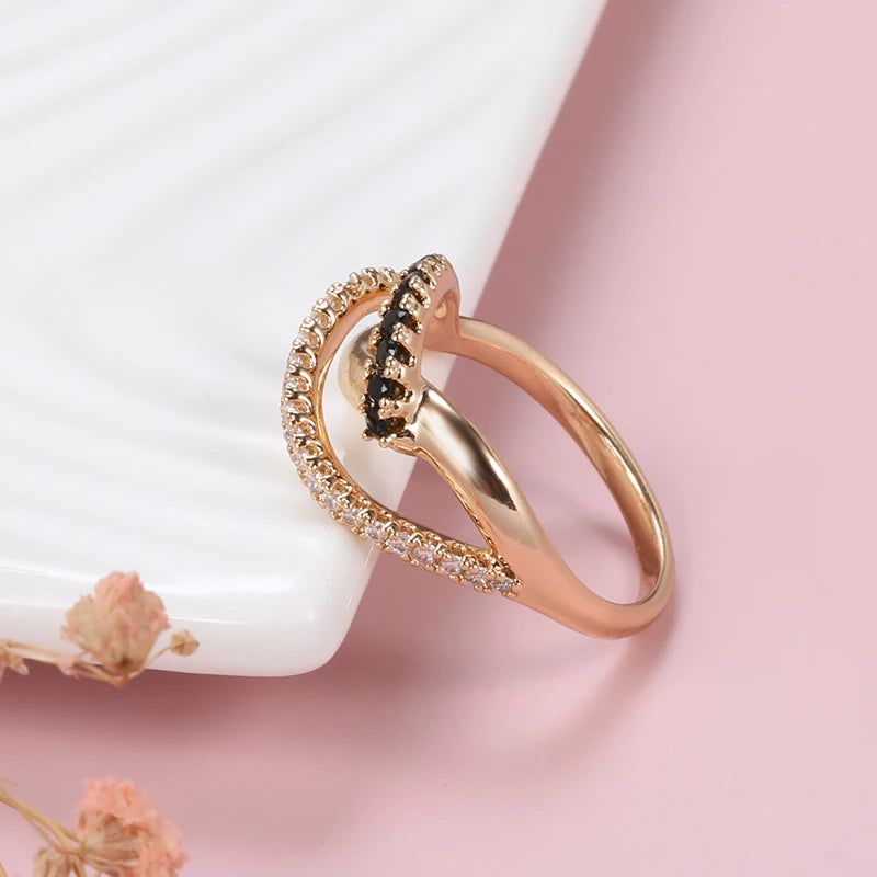 Sophisticated Black and White Natural Zircon Wave Ring in 585 Rose Gold - Vintage Crystal Jewelry