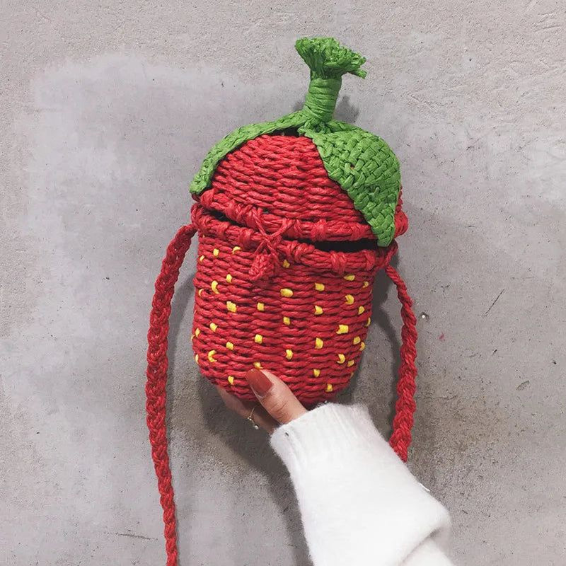 Strawberry-Shaped Woven Straw Bag for Women – Stylish Rattan Crossbody Purse for Summer Beach Outings