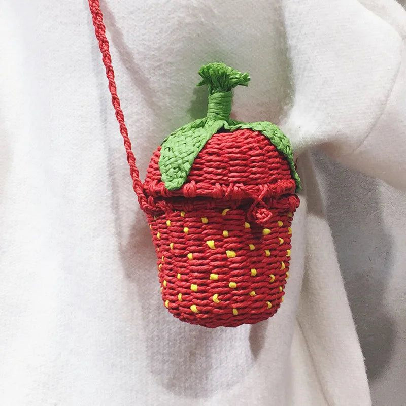 Strawberry-Shaped Woven Straw Bag for Women – Stylish Rattan Crossbody Purse for Summer Beach Outings