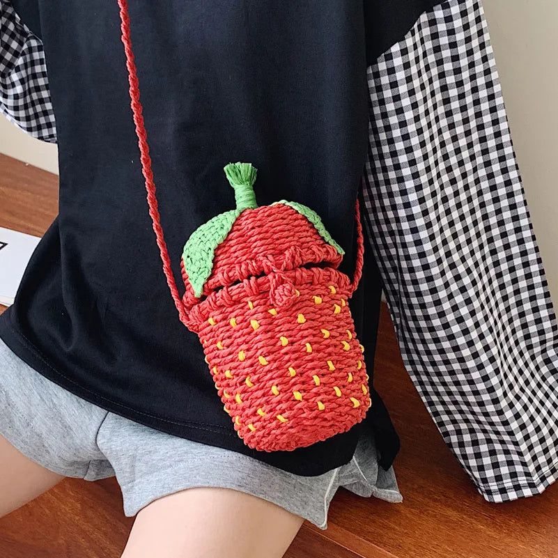 Strawberry-Shaped Woven Straw Bag for Women – Stylish Rattan Crossbody Purse for Summer Beach Outings