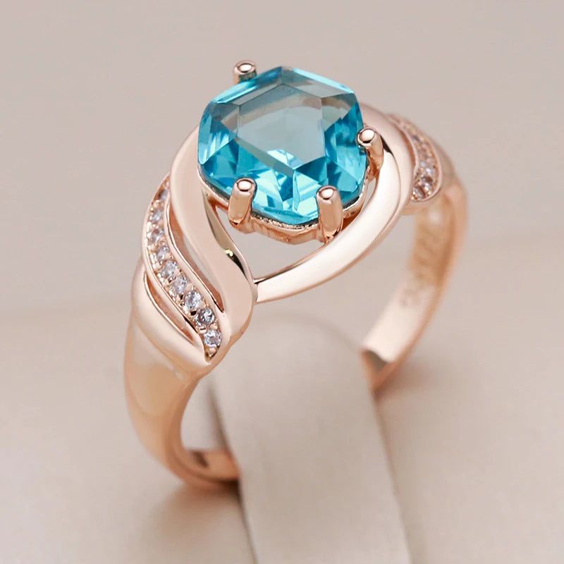 Stunning Vintage-Inspired Blue Zircon Cocktail Ring in 585 Rose Gold Finish