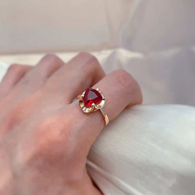 Stylish Red Natural Zircon Flower Ring in 585 Rose Gold - High-Quality Vintage Jewelry