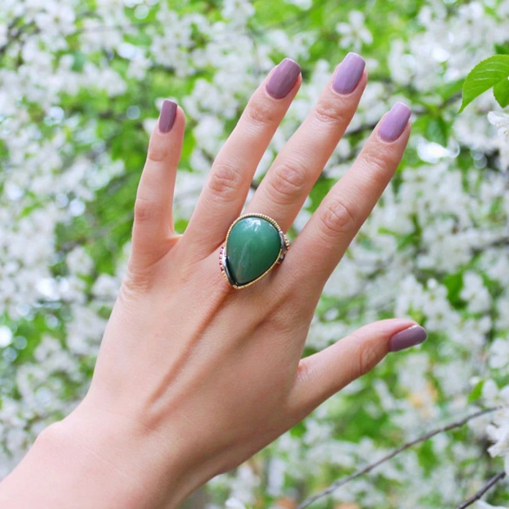 Stylish Vintage Green and Fuchsia Zircon Cocktail Ring with Golden Edges