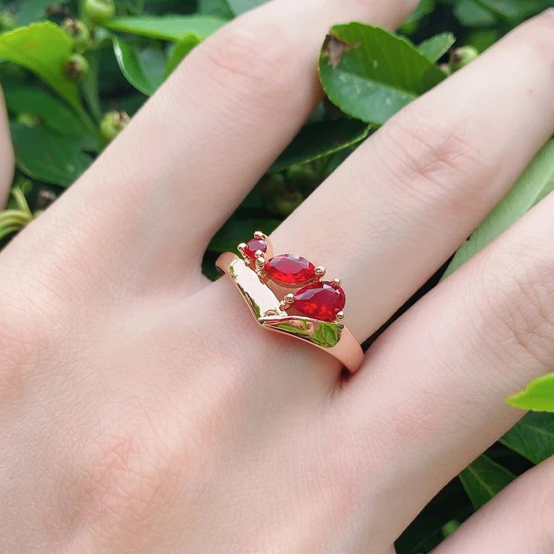 Stylish Vintage Red Zircon Cocktail Ring in 585 Rose Gold