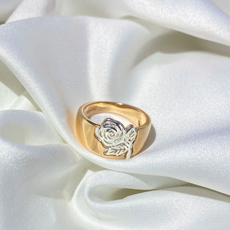 Stylish Vintage Rose Flower Cocktail Ring in 585 Rose Gold and Silver Mix