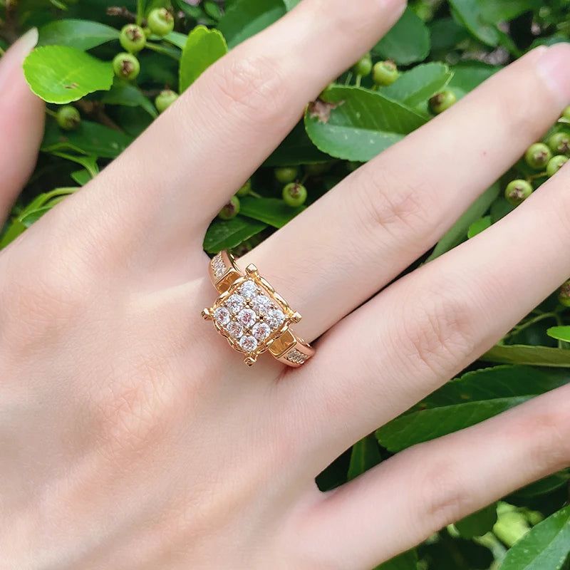 Stylish Vintage Rose Gold Crystal Flower Cocktail Ring with Natural Zircon