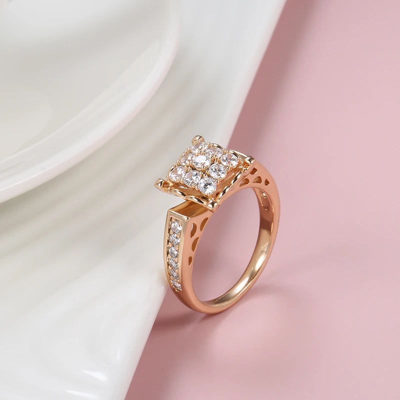 Stylish Vintage Rose Gold Crystal Flower Cocktail Ring with Natural Zircon