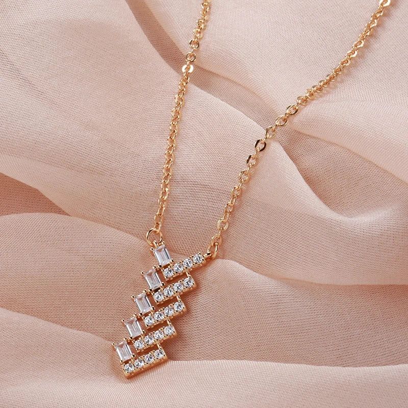 Tasteful Natural Zircon Arrow Pendant Necklace in 585 Rose Gold - High-Quality Fashion Jewelry