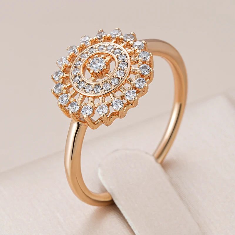 Trendy Vintage 585 Rose Gold Crystal Flower Cocktail Ring with Natural Zircon