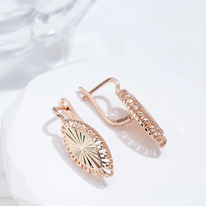 Trendy Vintage-Inspired Hollow Rhombus Stud Earrings in 585 Rose Gold