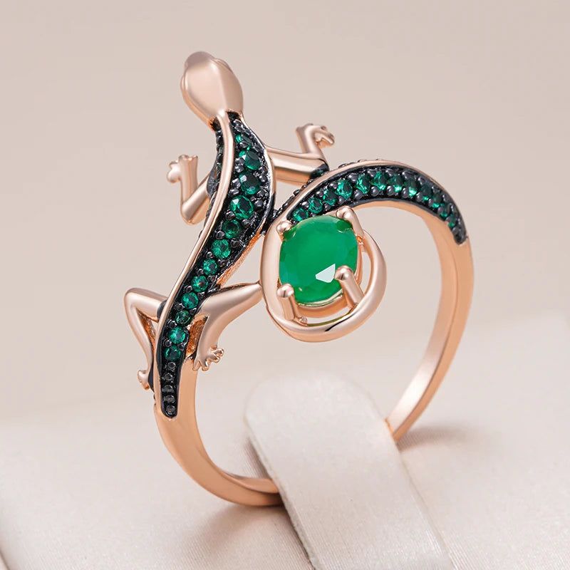 Vibrant Green Zircon Lizard Cocktail Ring in 585 Rose Gold and Black Plating - Vintage Animal Jewelry