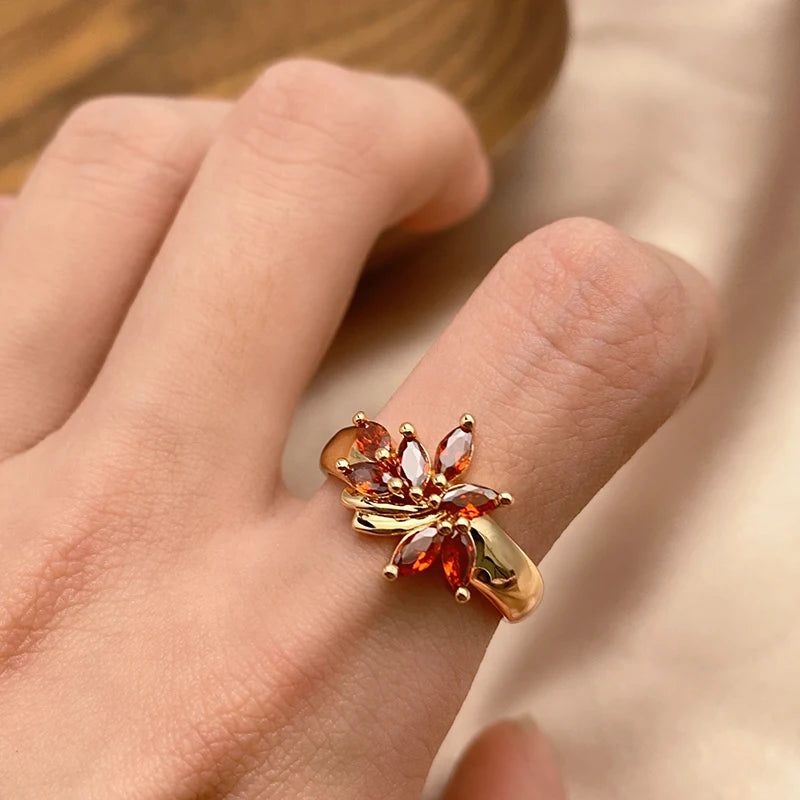 Vibrant Red Natural Zircon Bloom Ring in 585 Rose Gold – High-Quality Vintage Jewelry