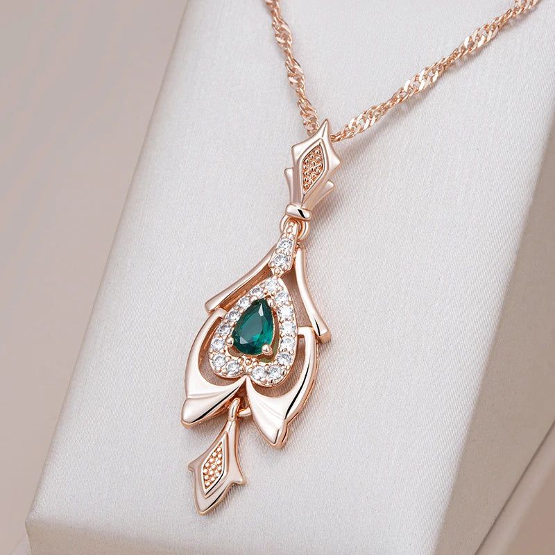 Vintage Elegance: 585 Rose Gold Crystal Flower Pendant Necklace with Green Natural Zircon