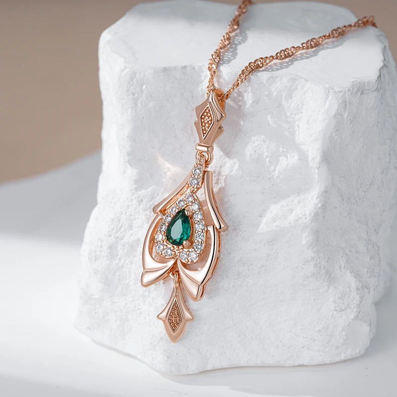 Vintage Elegance: 585 Rose Gold Crystal Flower Pendant Necklace with Green Natural Zircon