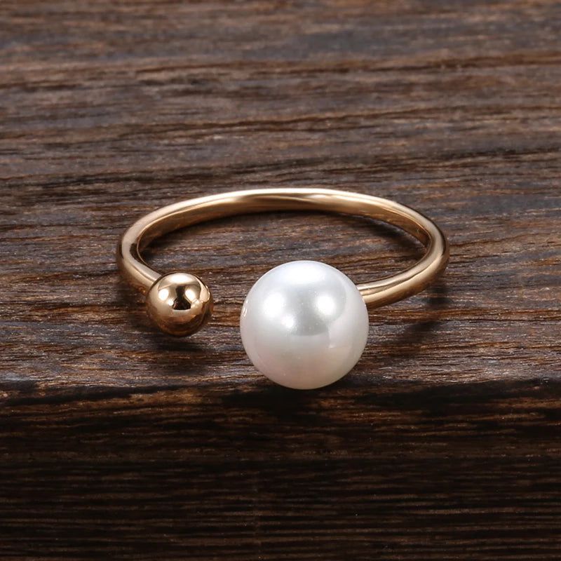 Vintage Elegance: 585 Rose Gold Hot Pearl Fashion Ring