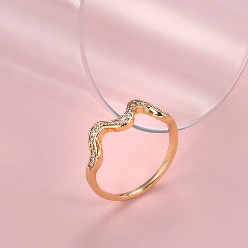 Vintage Elegance: Natural Zircon Wave Cocktail Ring in 585 Rose Gold with Crystal Accents