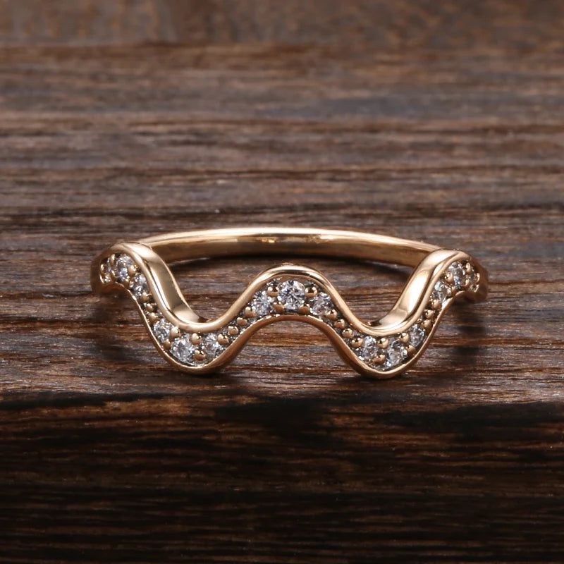 Vintage Elegance: Natural Zircon Wave Cocktail Ring in 585 Rose Gold with Crystal Accents