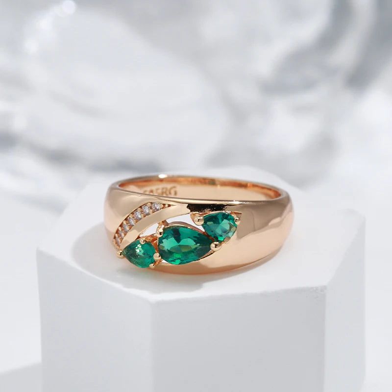 Vintage-Inspired 585 Rose Gold Cocktail Ring with Unique Green Natural Zircon