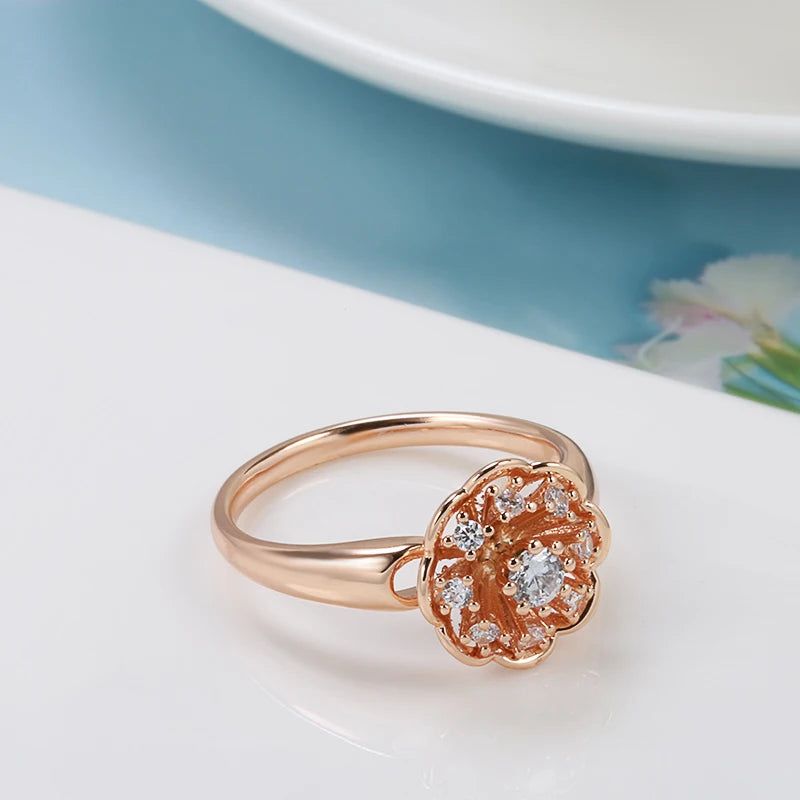 Vintage-Inspired 585 Rose Gold Crystal Flower Cocktail Ring with Natural Zircon