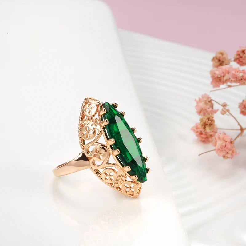 Vintage-Inspired 585 Rose Gold Hollow Ring with Green Natural Zircon