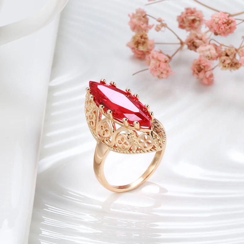 Vintage-Inspired 585 Rose Gold Hollow Ring with Green Natural Zircon