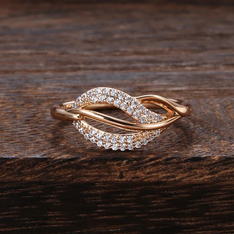 Vintage-Inspired 585 Rose Gold Leaf Cocktail Ring with Natural Zircon Accents