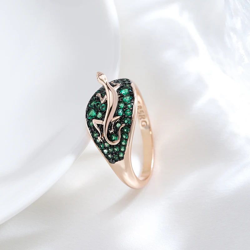 Vintage-Inspired Green Zircon Lizard Ring in 585 Rose Gold and Black Plating - Unique Animal Punk Jewelry