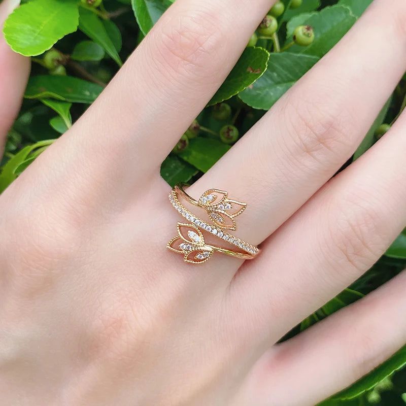 Vintage Rose Gold Crystal Flower Cocktail Ring with Natural Zircon