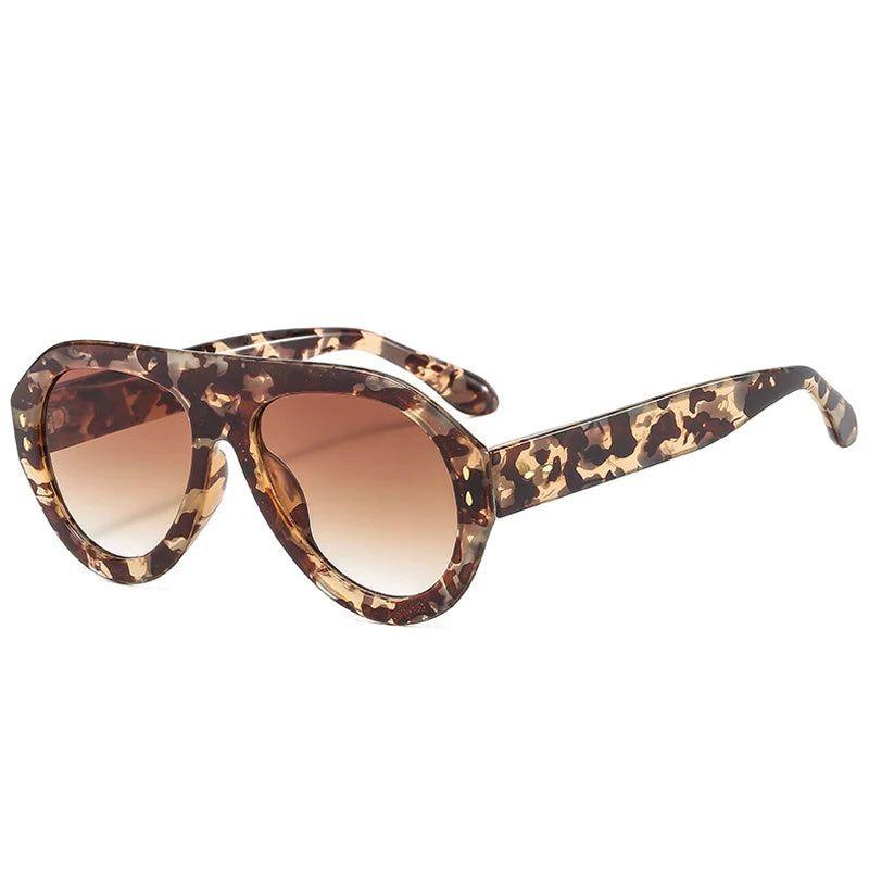 Chic Retro Oversized Pilot Sunglasses with Rivet Accents and Gradient Lenses - UV400 Protection - Lucid Fantasy 