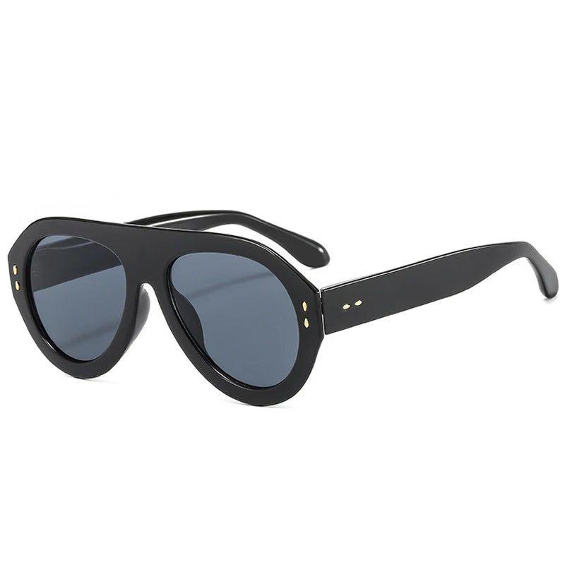 Chic Retro Oversized Pilot Sunglasses with Rivet Accents and Gradient Lenses - UV400 Protection - Lucid Fantasy 