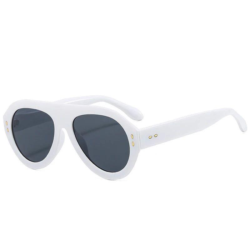 Chic Retro Oversized Pilot Sunglasses with Rivet Accents and Gradient Lenses - UV400 Protection - Lucid Fantasy 