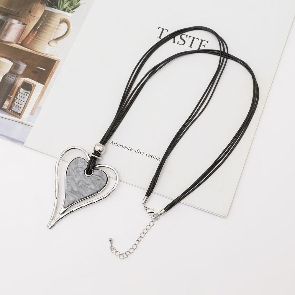 Elegant Boho Minimalist Floating Heart Pendant Necklace - Silver - 45cm Chic Collar Design - Lucid Fantasy 