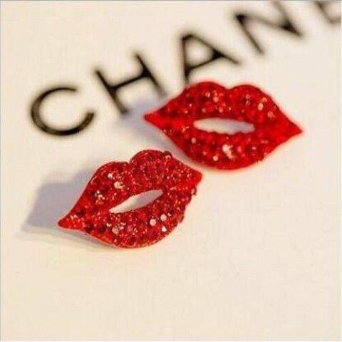 Glamorous Hot Lips Shimmering Stud Earrings - Lucid Fantasy 