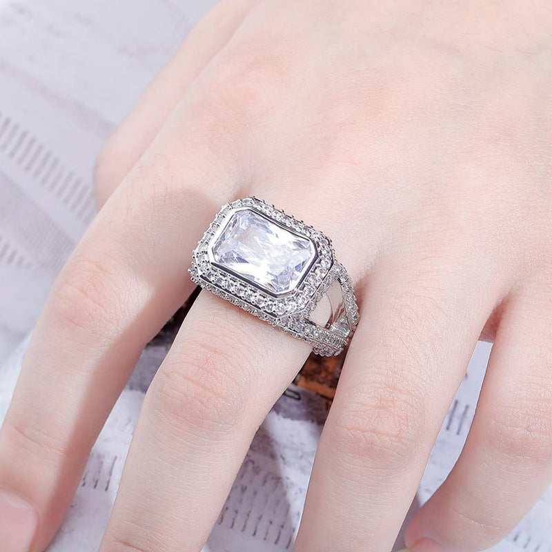 Exquisite Retro-Inspired CZ Halo Statement Ring - Lucid Fantasy 