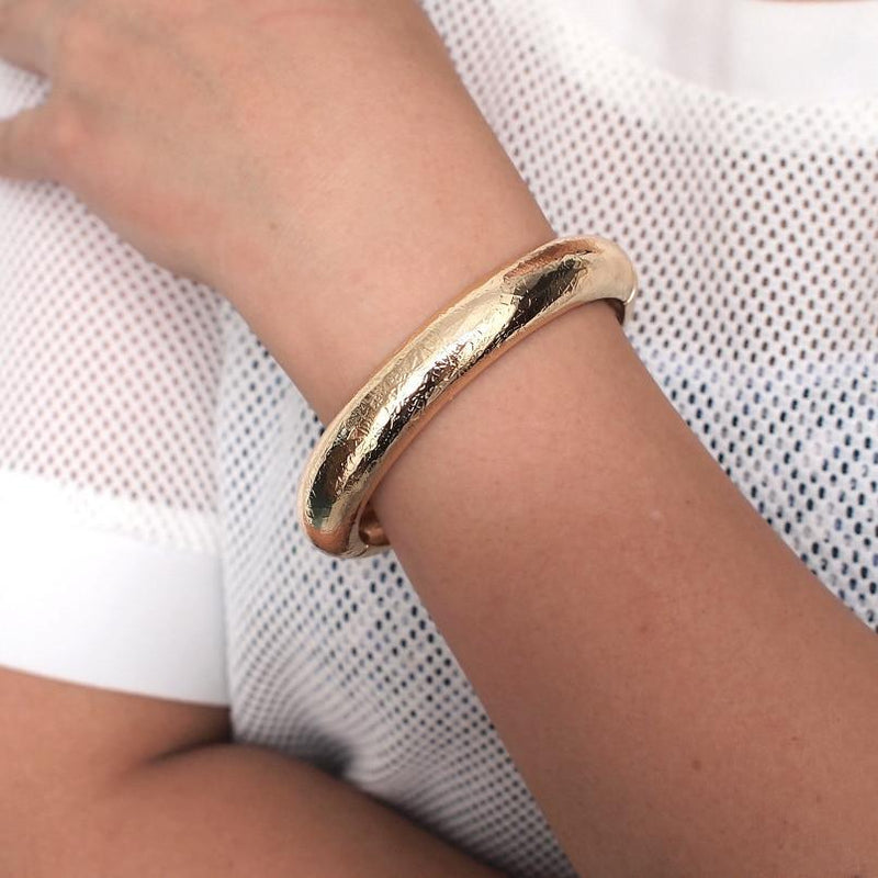 Luxurious Textured Metal Bangle Bracelet - Stylish Zinc Alloy Accessory - 6.5*1.0cm - Lucid Fantasy 